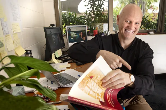 Dr Richard Bowen