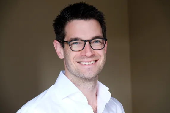 Dr Robert Commons
